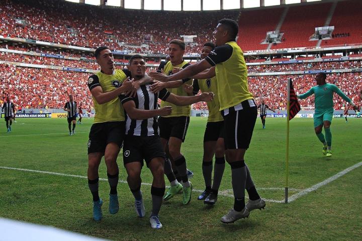 Botafogo vence Fla pelo Brasileirão