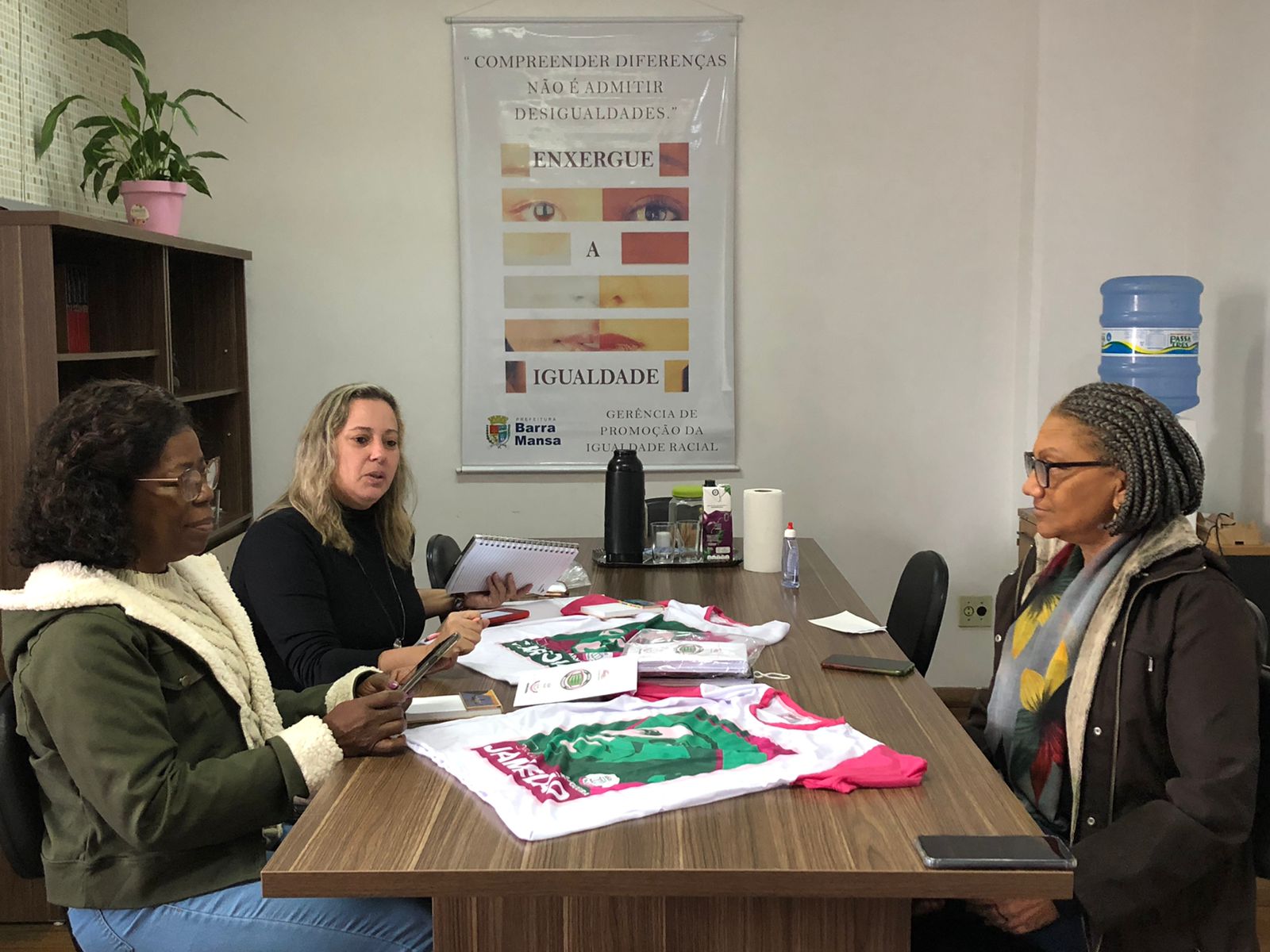 Barra Mansa fecha parceria com Escola de Samba  Mangueira para resgatar atividades das bordadeiras