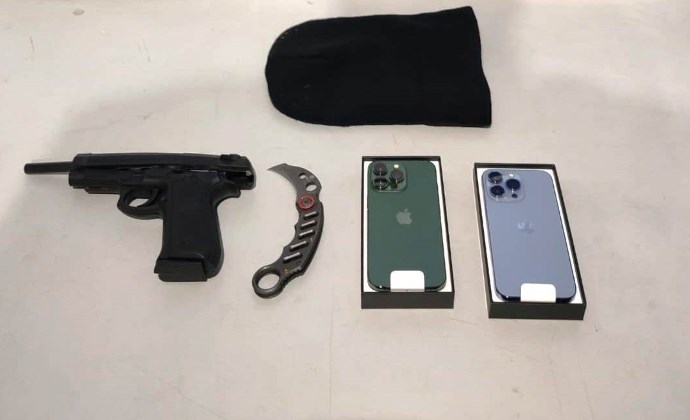 Em VR: Adolescente rouba dois Iphones em shopping e é apreendido com réplica de pistola e soco inglês