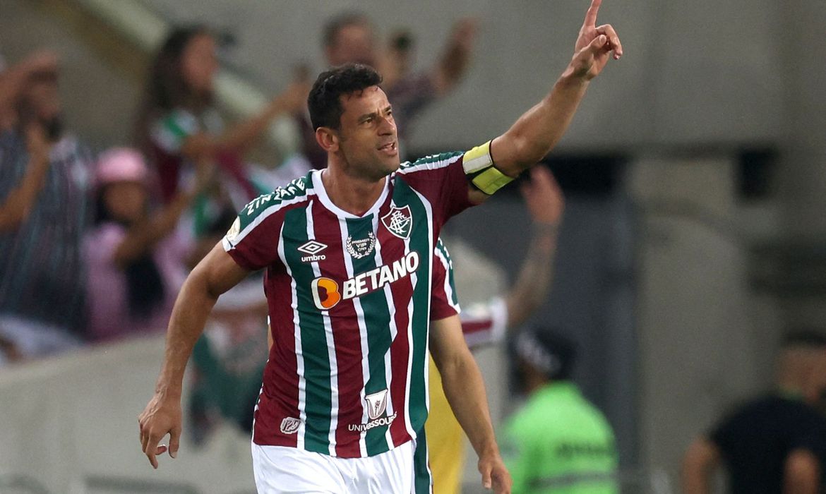 Brasileiro: Fluminense goleia Corinthians e dá salto na classificação