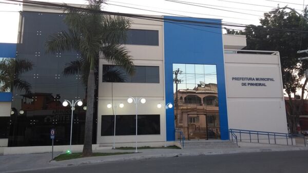 Prefeitura de Pinheiral anuncia suspensão temporária de concurso público