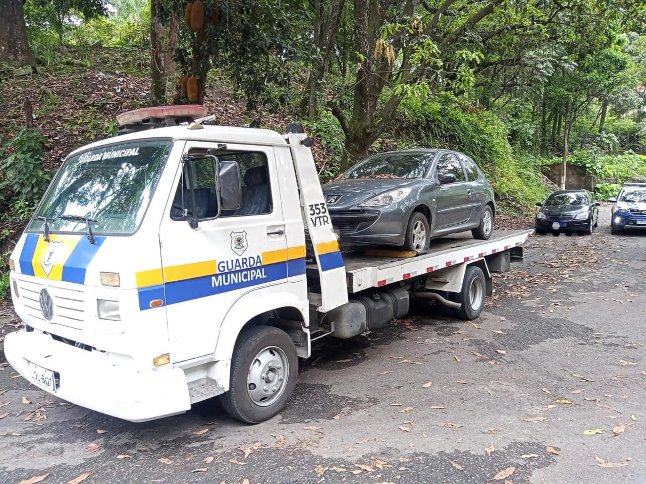 Novembro: Guarda Comunitária retira 75 veículos abandonados das ruas de Volta Redonda