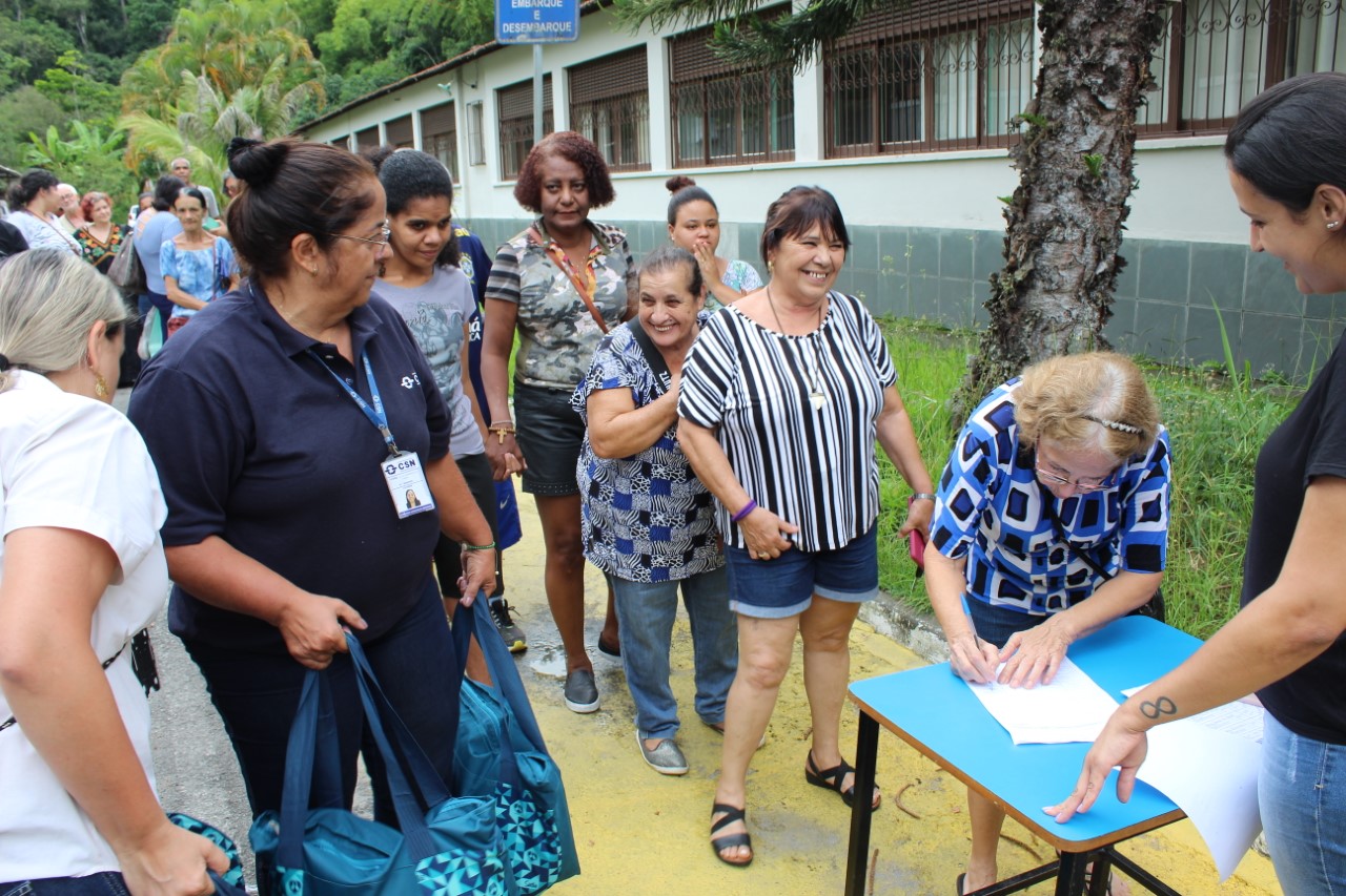 CSN faz doações de cestas para instituições assistenciais