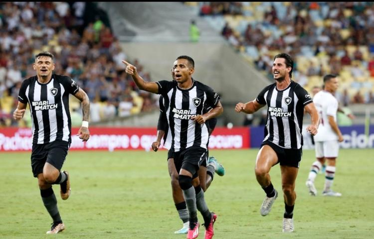 Botafogo vence Fluminense no Maracanã