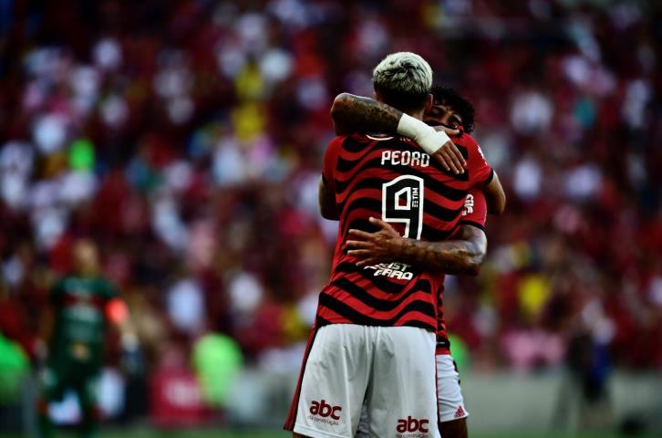 Fla goleia na estreia de Vitor Pereira