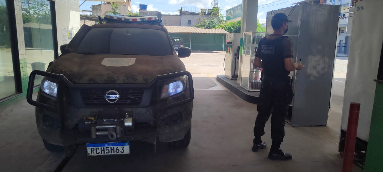 Guarda Ambiental fiscaliza postos de combustíveis de Barra Mansa