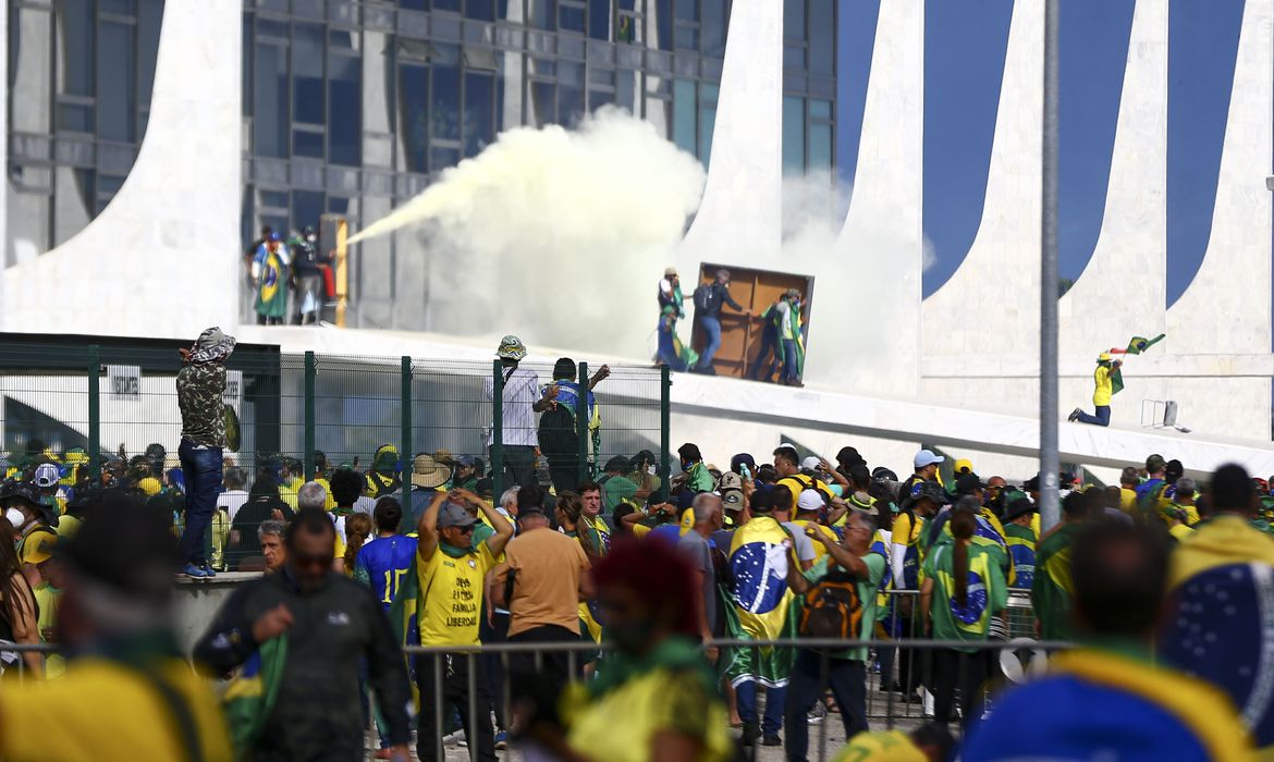 MPRJ emite nota em repúdio aos atos de vandalismo em Brasília