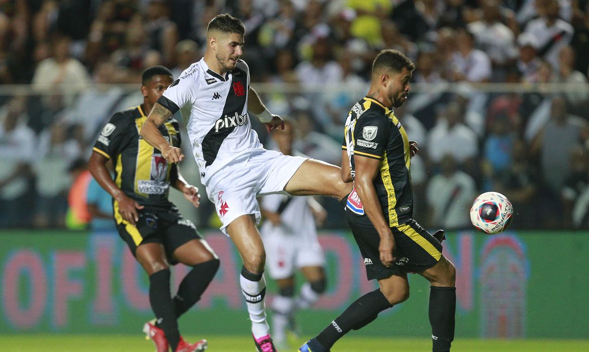 Voltaço vence Vasco em Cariacica e é vice-líder do Cariocão