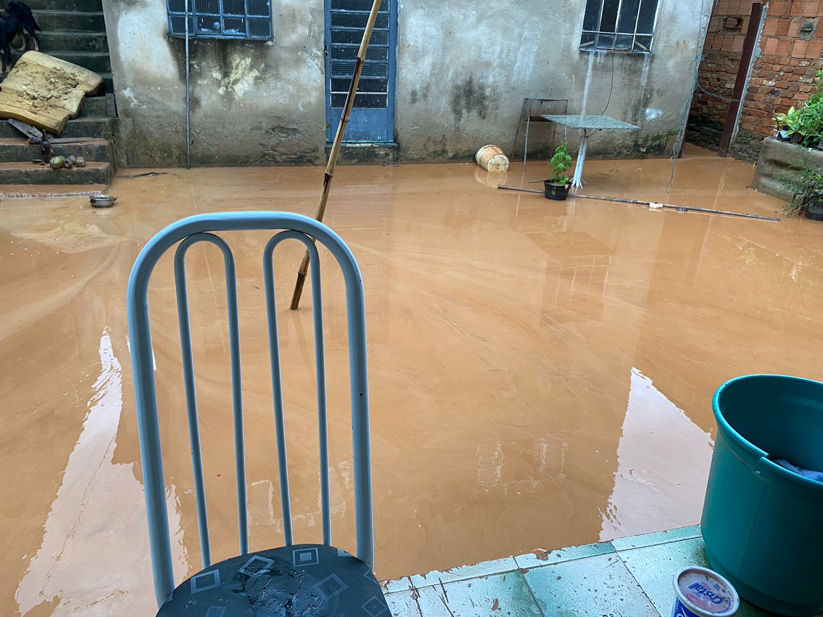 BM: Chuva causa alagamento em imóveis no Nova Esperança