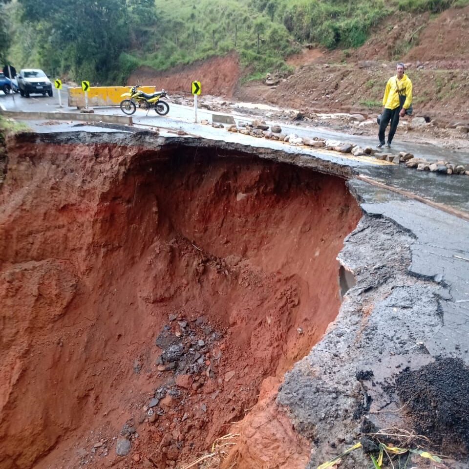 Defesa Civil de Barra Mansa vistoria ponto interditado na Serra da Mutuca