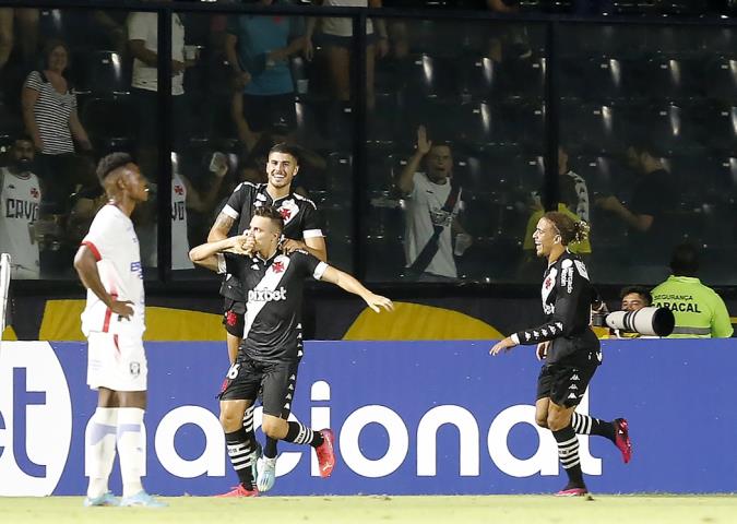 Vasco goleia o Resende em São Januário