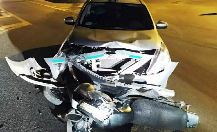 Motocicleta e carro colidem na BR-393 em Volta Redonda