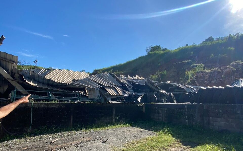 Barra Mansa: Defesa Civil interdita área de galpão que desabou no Boa Vista I