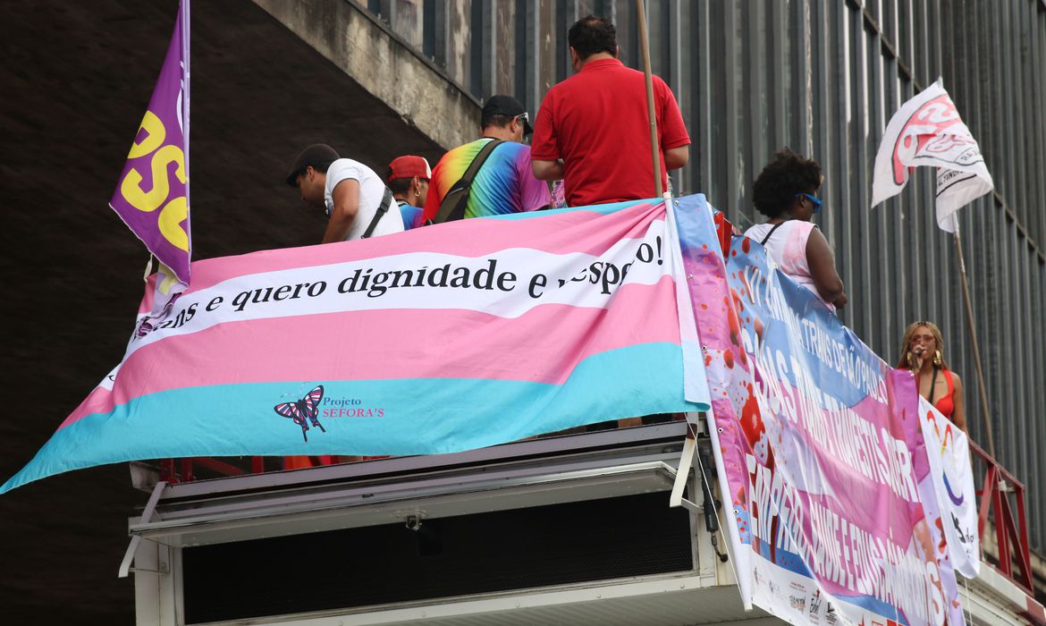 Acordo garante retificação de nomes de trans e travestis em documentos