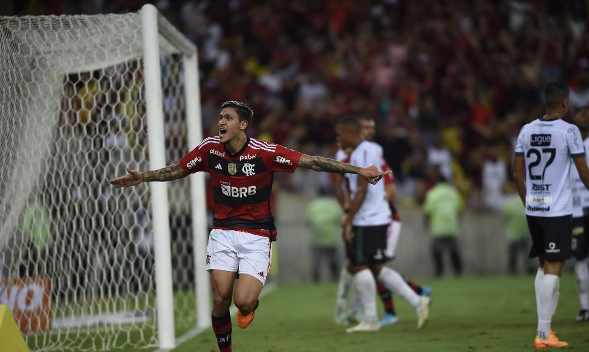 Flamengo goleia Maringá para se garantir nas oitavas da Copa do Brasil