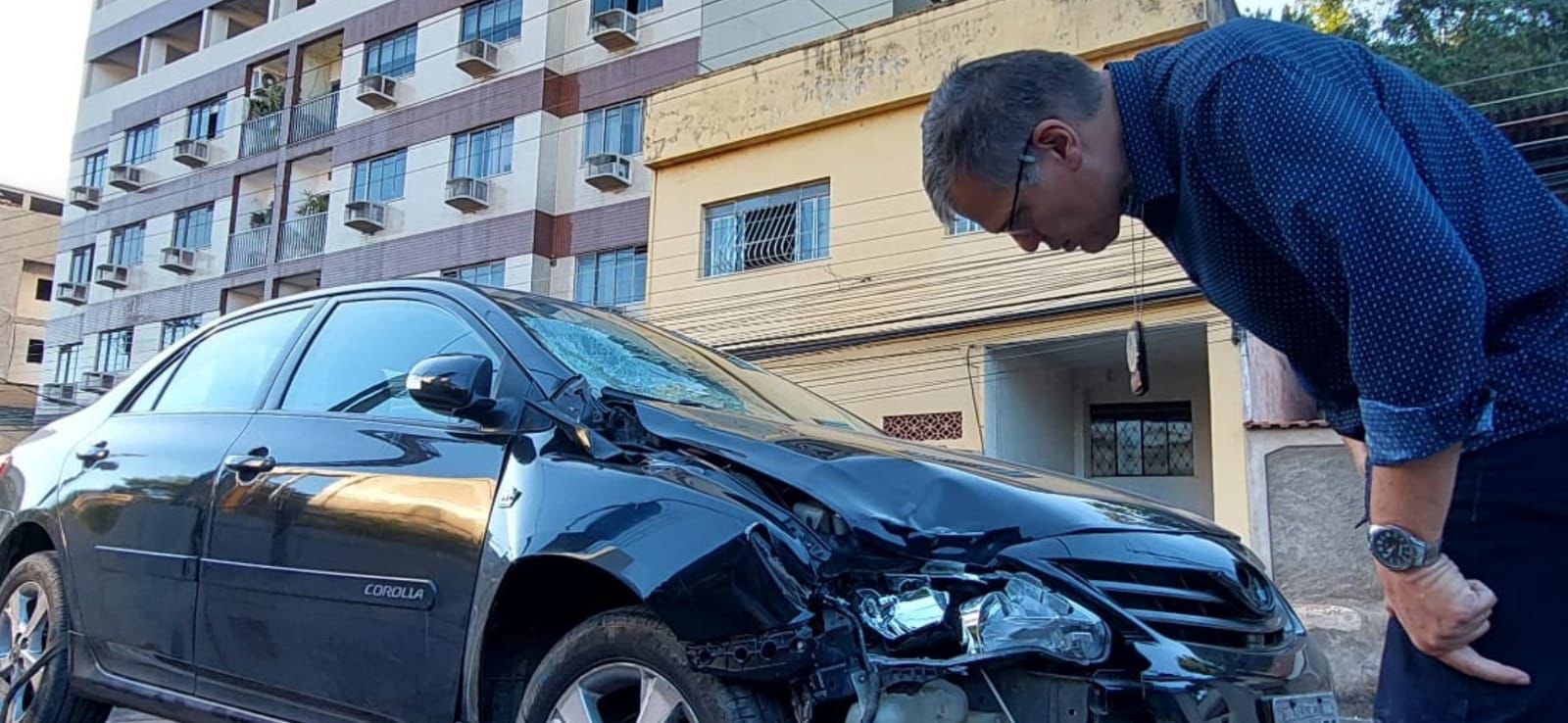 Motorista que atropelou e matou mulher na Califórnia se apresenta na delegacia