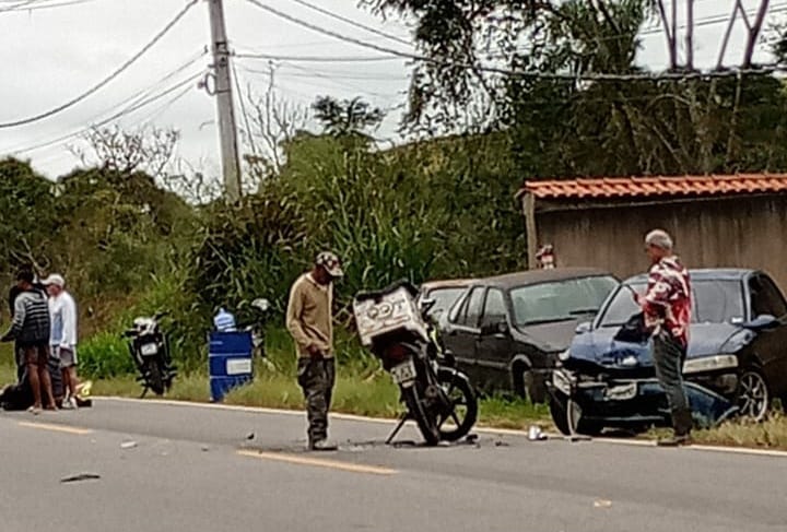 Acidente entre moto e carro deixa motociclista ferido em Valença