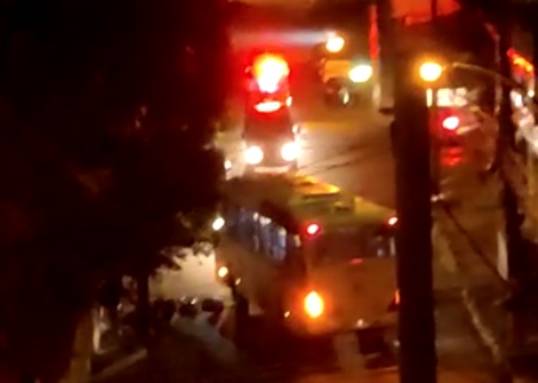 VR: Motociclista fica ferido em acidente com ônibus no Siderlândia (vídeo)