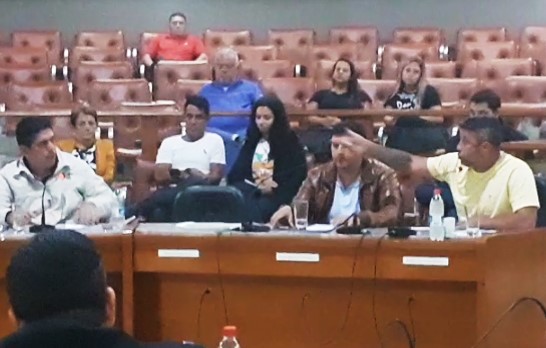 Confusão entre vereadores marca sessão da Câmara de Volta Redonda (vídeo)