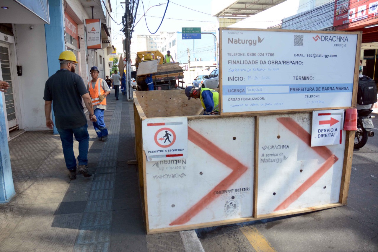 Obra deixa trecho interditado no Centro de Barra Mansa