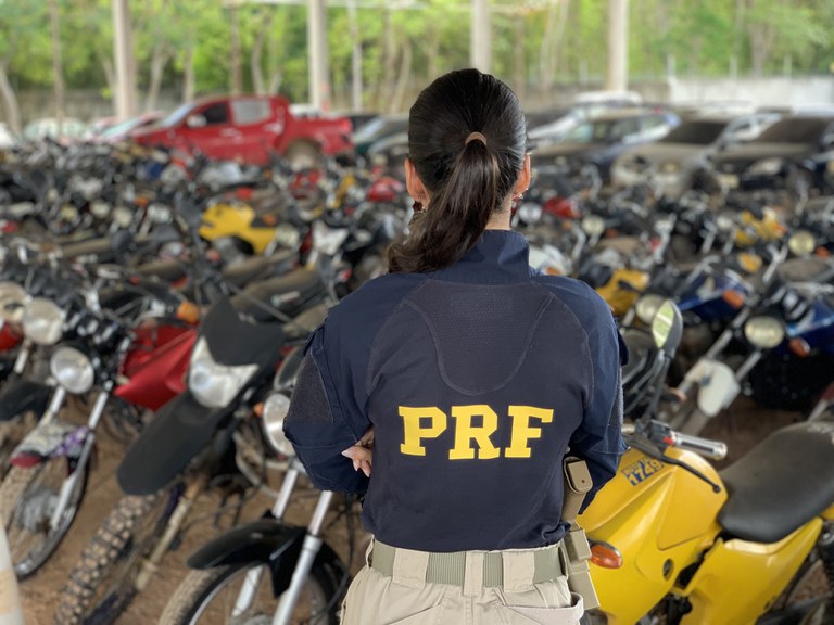PRF anuncia leilão online de 270 veículos
