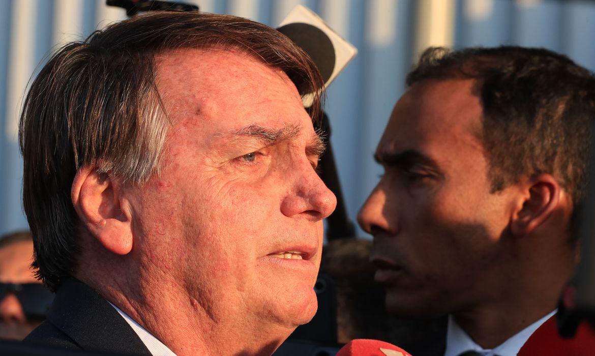 Equipe médica de Bolsonaro descarta complicações pós-cirúrgicas