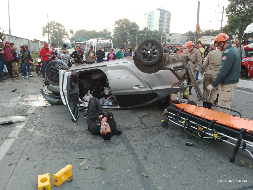 URGENTE: trágico acidente deixa uma pessoa morta e 5 feridos no Jardim Amália (vídeos)