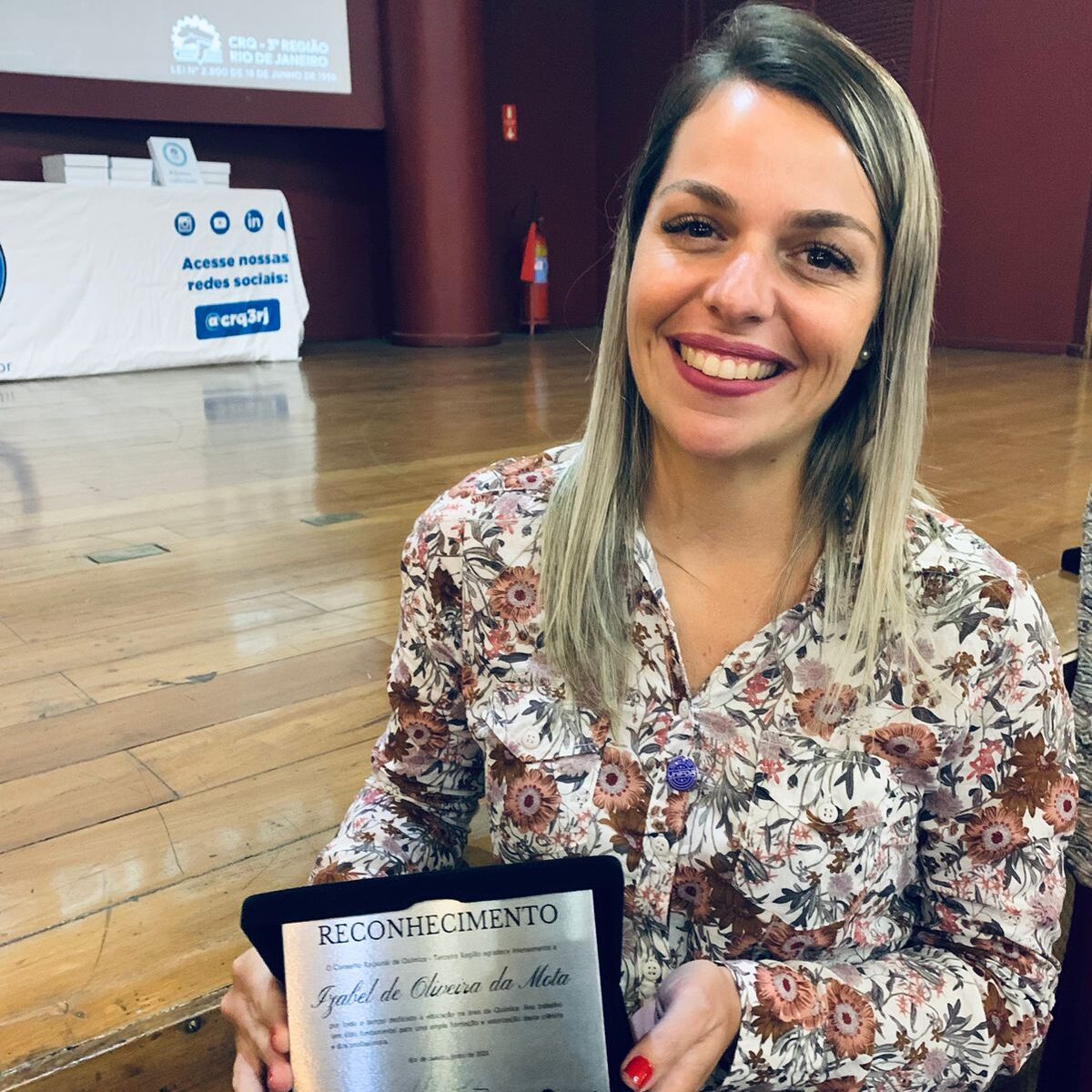 Coordenadora das Engenharias Elétrica e Mecânica do UniFOA é homenageada pelo Conselho Regional de Química