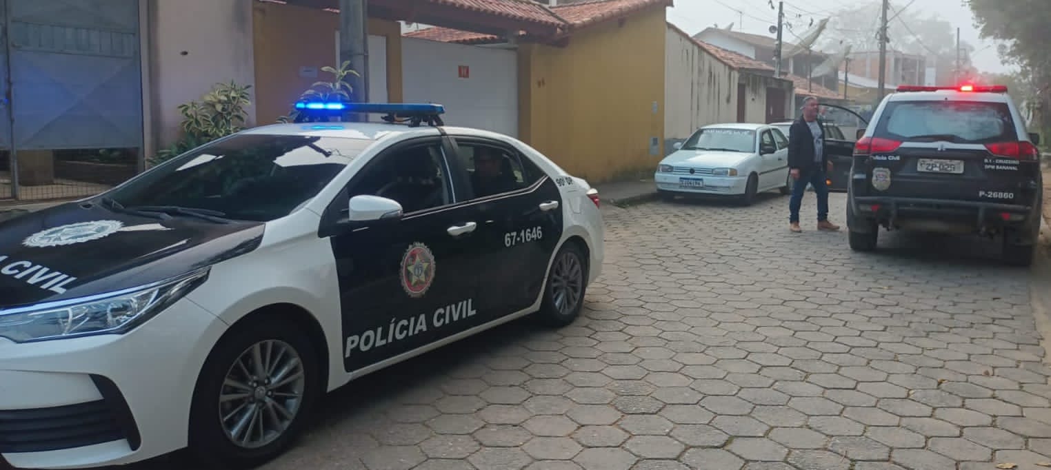 Polícia Civil do Rio prende criminoso em operação no estado de SP, desmantelando quadrilha envolvida em onda de violência em Barra Mansa