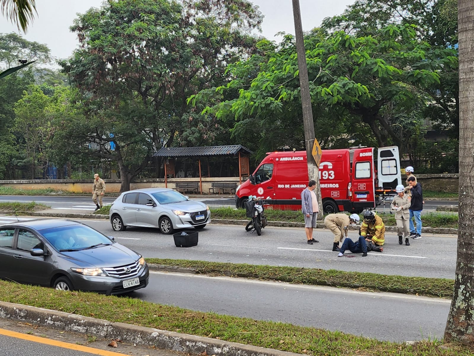 Acidente na Via Sérgio Braga deixa motociclista ferido em Volta Redonda