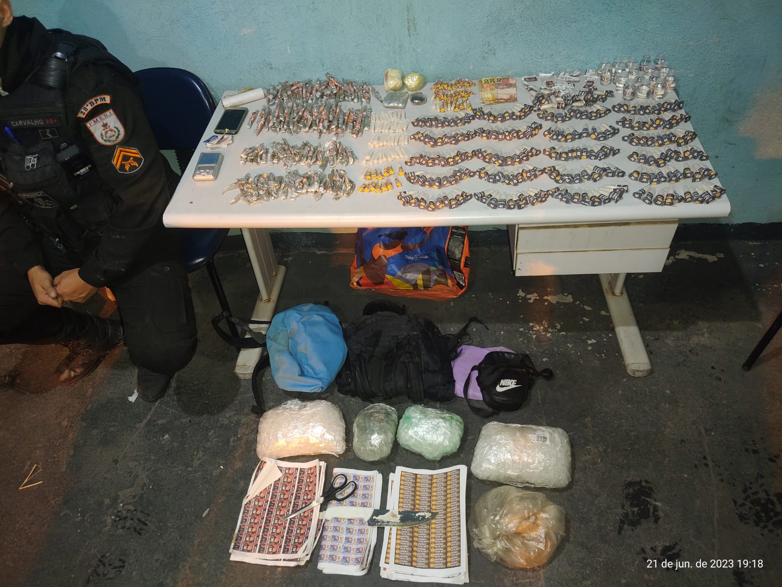 Polícia realiza operação contra o tráfico de drogas em Volta Redonda