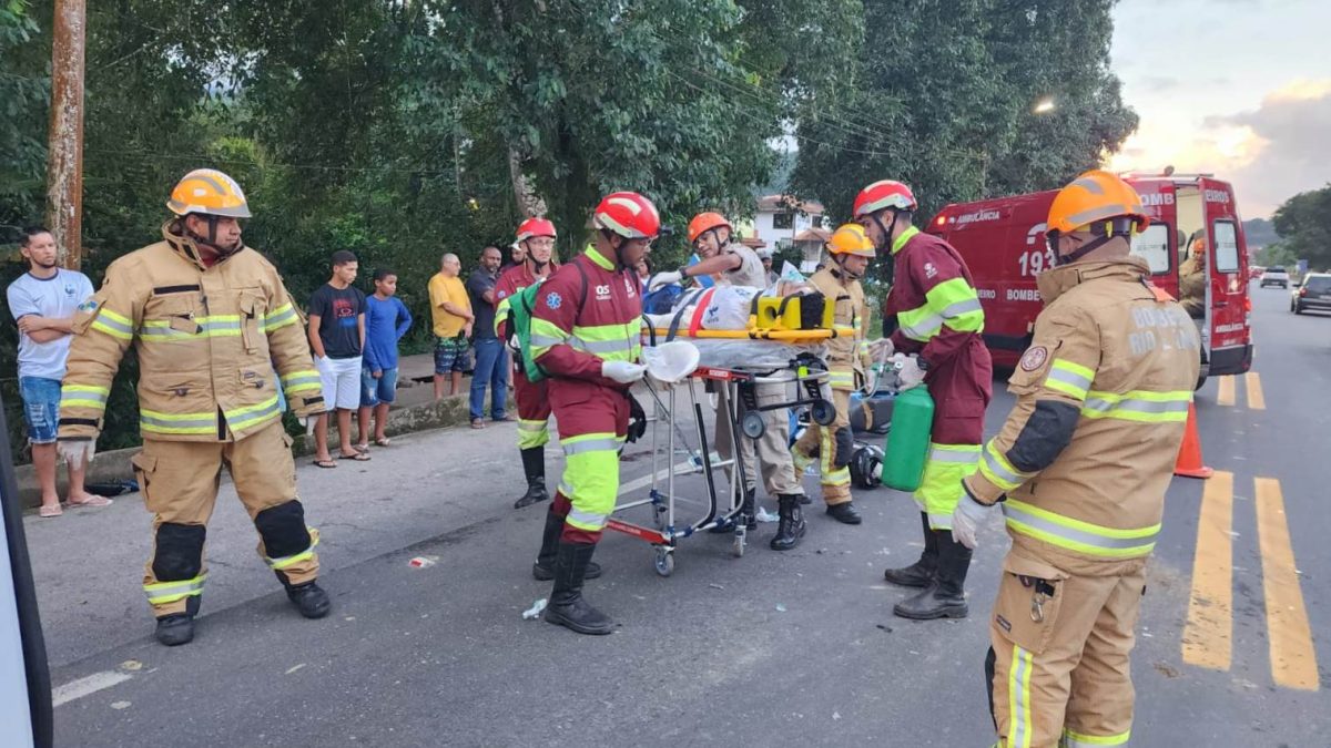 Angra: Casal fica ferido em acidente entre moto e ônibus na BR-101