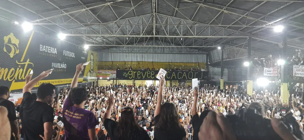 Professores da rede estadual de ensino do Rio suspendem greve