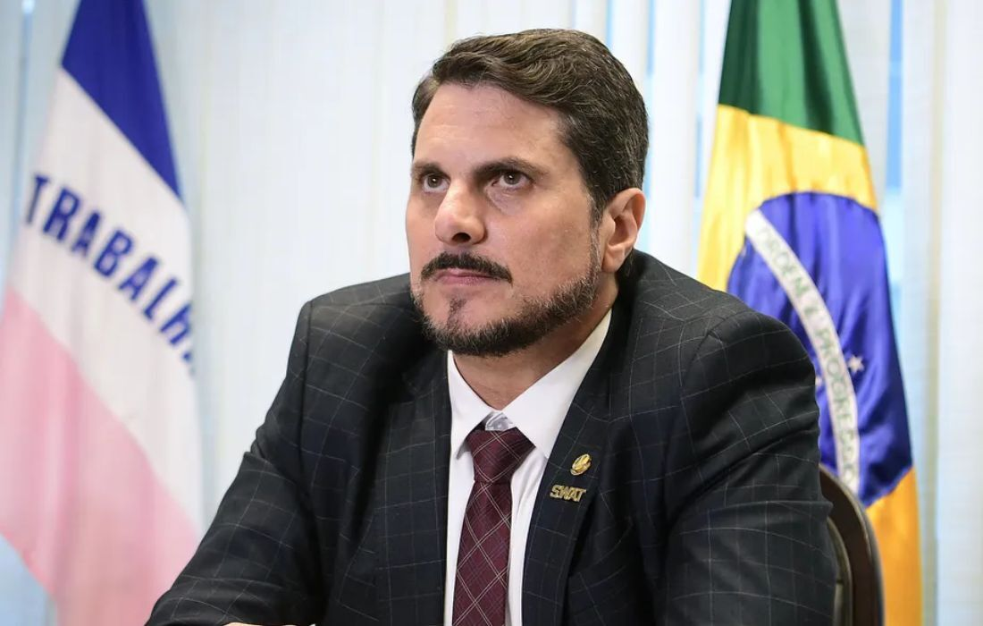 Polícia Federal faz buscas em três endereços do senador Marcos do Val