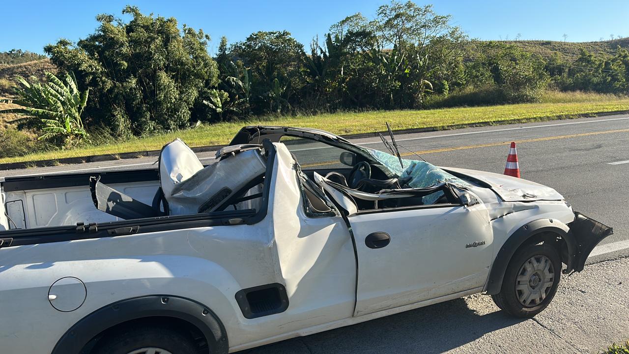 Acidente na BR-393 em Vassouras: Colisão entre carro de passeio e caminhão deixa um ferido