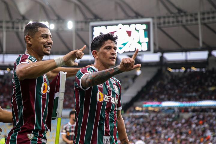 Flu bate o Inter e volta ao G4 do Brasileirão