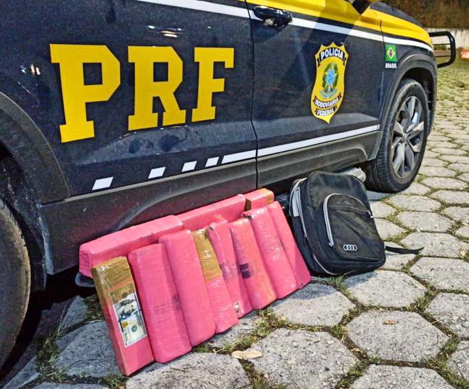 PRF apreende 10 quilos de maconha em Piraí-RJ