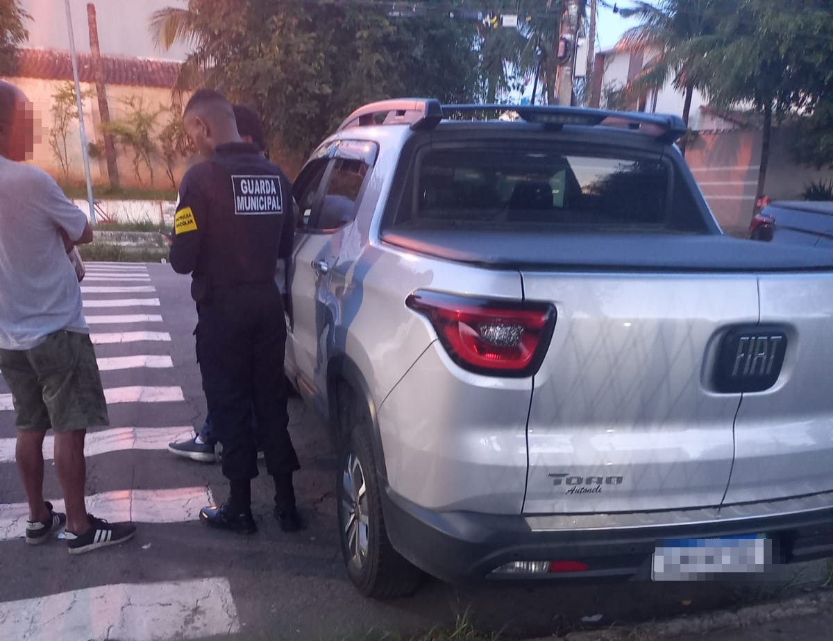 GM flagra adolescente e jovem sem CNH conduzindo moto e carro em Volta Redonda