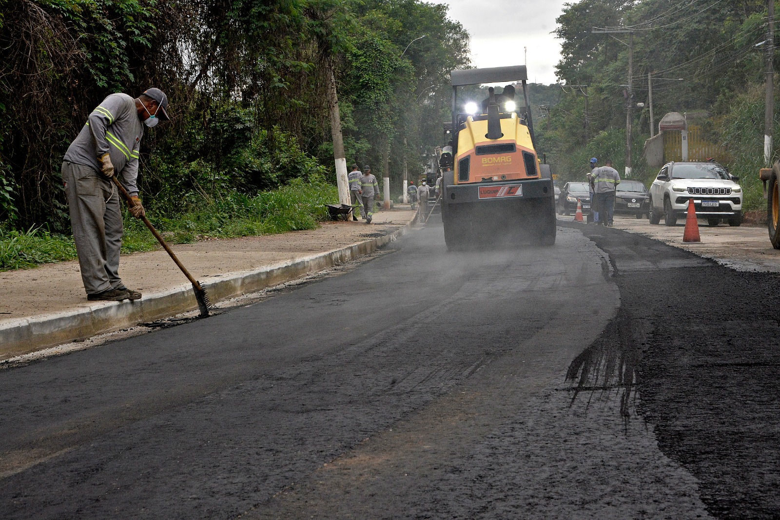 Volta Redonda: Avenida Nossa Senhora do Amparo começa a receber novo asfalto