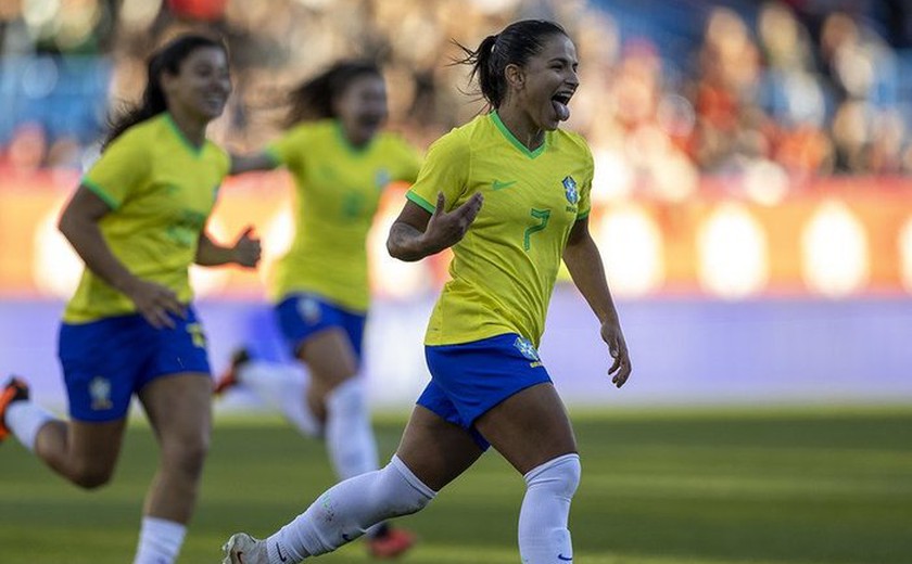 Com gol no fim, seleção feminina vence na estreia de Arthur Elias