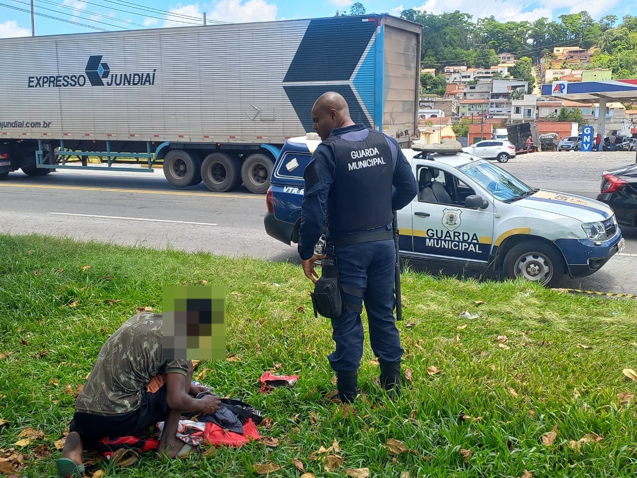 Guarda Municipal de Volta Redonda conduz à delegacia suspeito de ameaçar mulher com faca