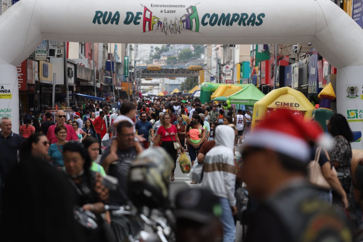 ‘Rua de Compras na Amaral Peixoto atrai pessoas de diversos bairros de Volta Redonda