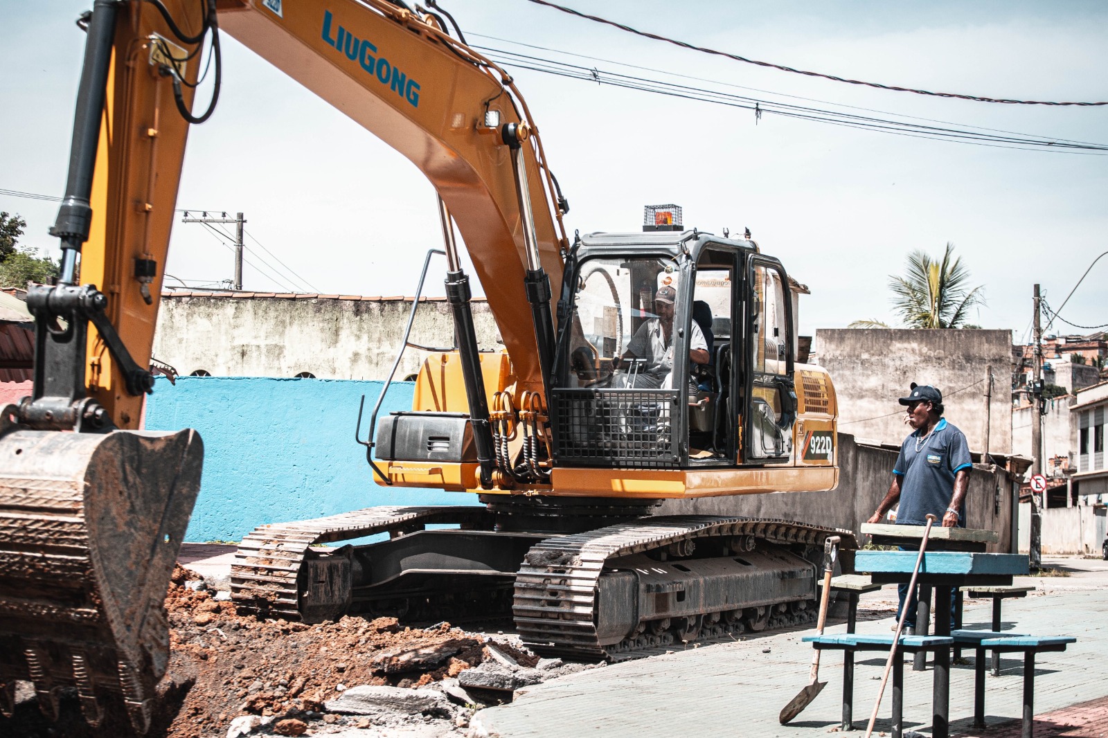 Rua do Vale Verde com histórico de enchentes recebe sistema de drenagem em VR