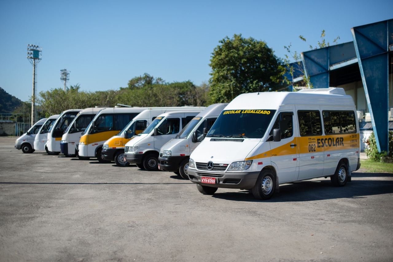 Governador sanciona lei que estende prazo para adequação de transporte escolar