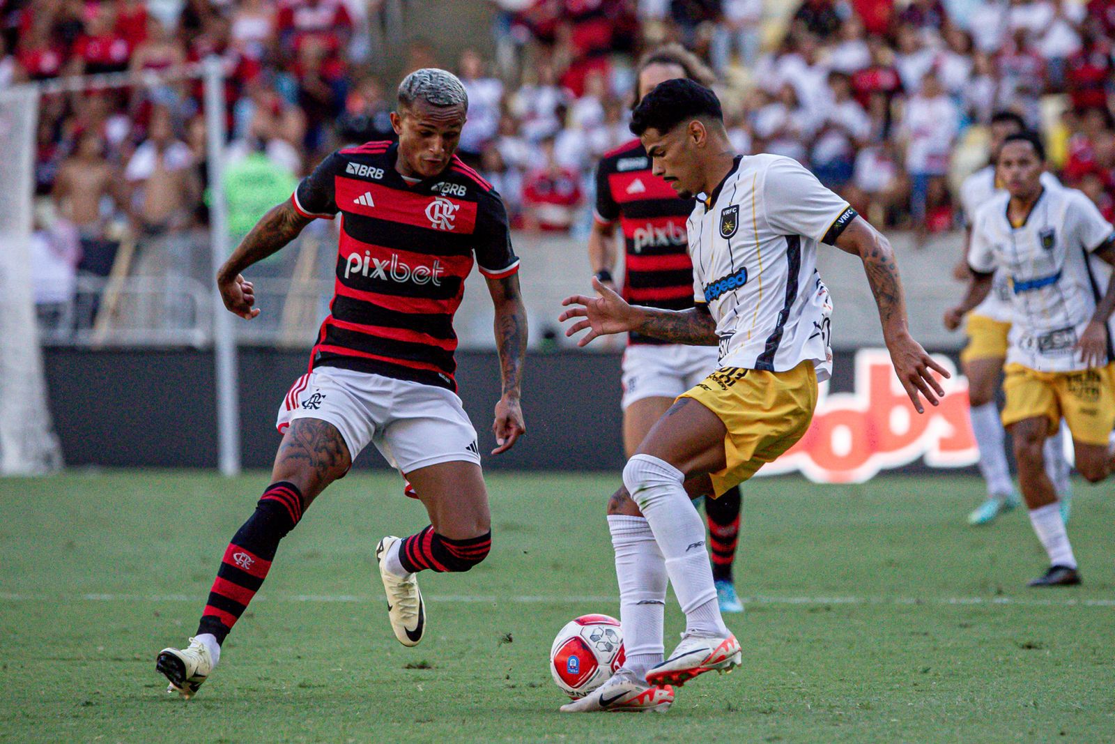 Fla vence Voltaço por 3 a 0 no Maracanã