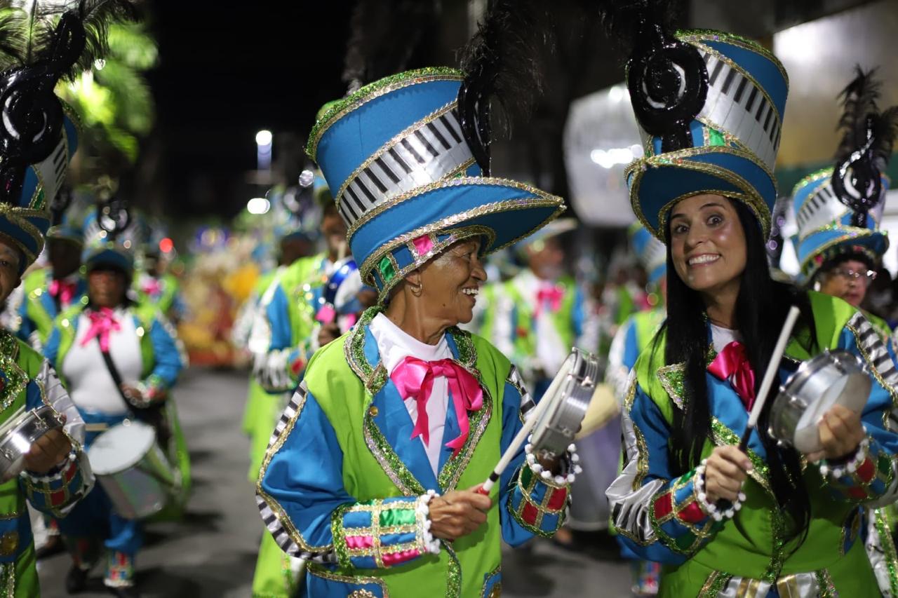 Carnaval 2024: Bloco da Vida de Volta Redonda celebra a vida na avenida