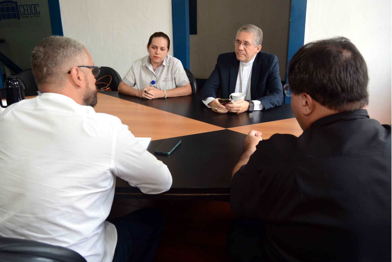 Rodrigo Drable recebe bispo para tratar das obras de restauração da Igreja do Amparo