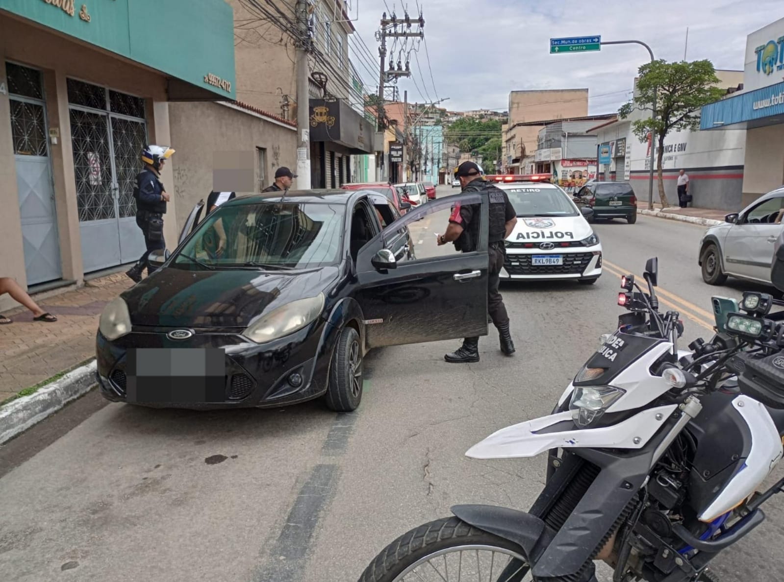 Sistema Integrado de Segurança flagra condutores sem CNH e retira moto barulhenta das ruas de Volta Redonda