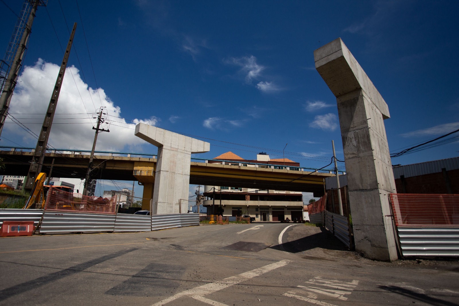 Construção de viaduto no bairro Niterói e alça de acesso no Aterrado entram em novas etapas em Volta Redonda