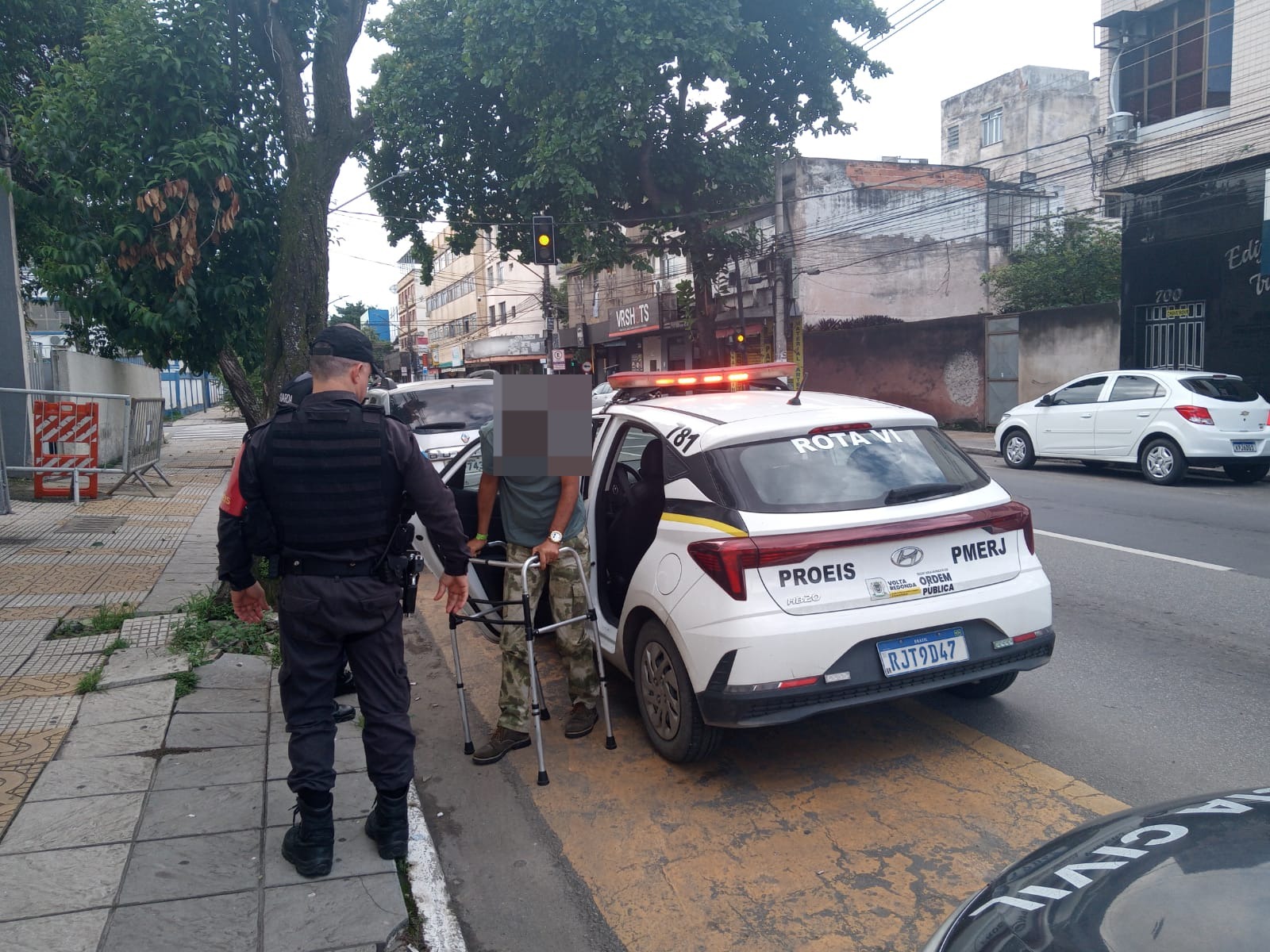 Homem é preso após tentar se passar por policial em hospital de Volta Redonda